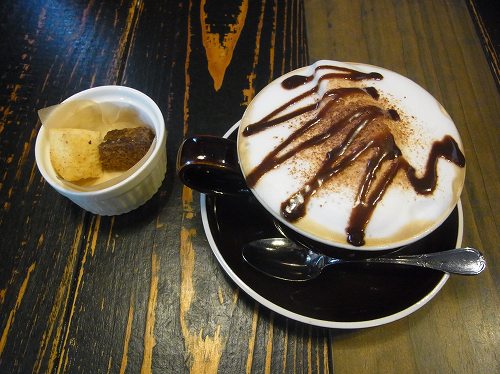 甘すぎないチョコレートのラテ
